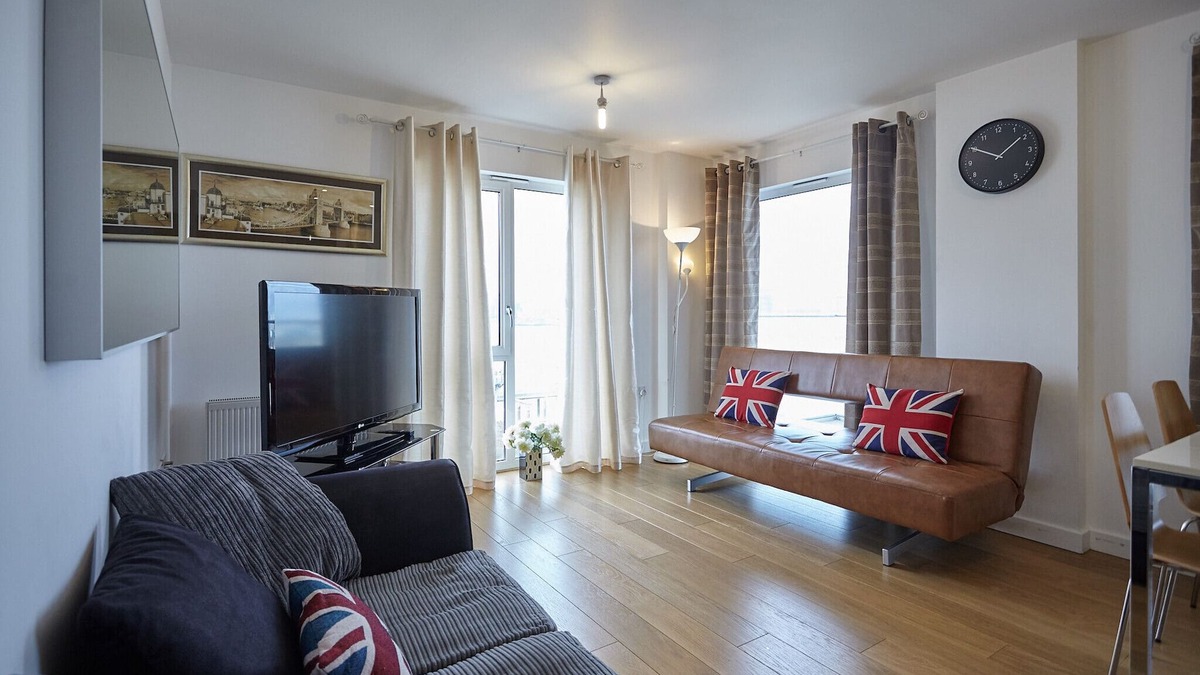 Peninsula Apartment | Modern riverside 2 BR apartment 0110