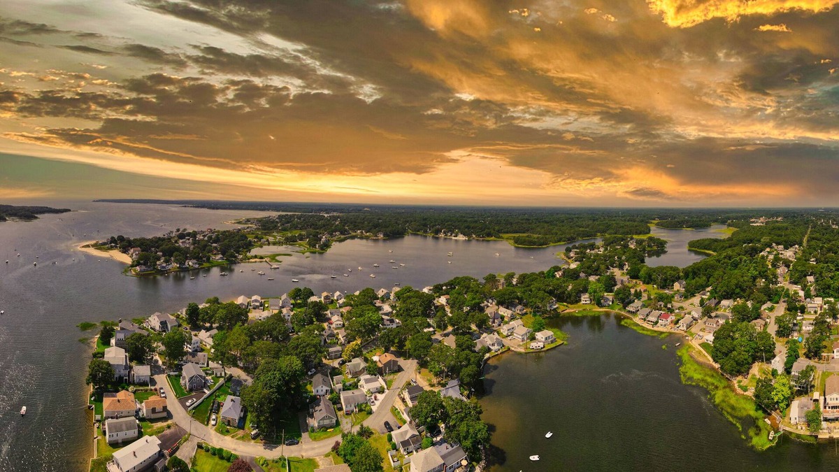 Wareham Center House | Modern Romantic Cottage on Mirror Cove