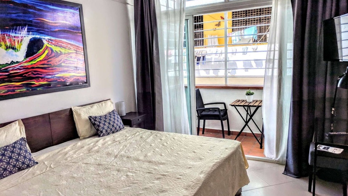 San Anton Apartment | Modern room+bath, balcony &Priv.Entrance Col. Zone