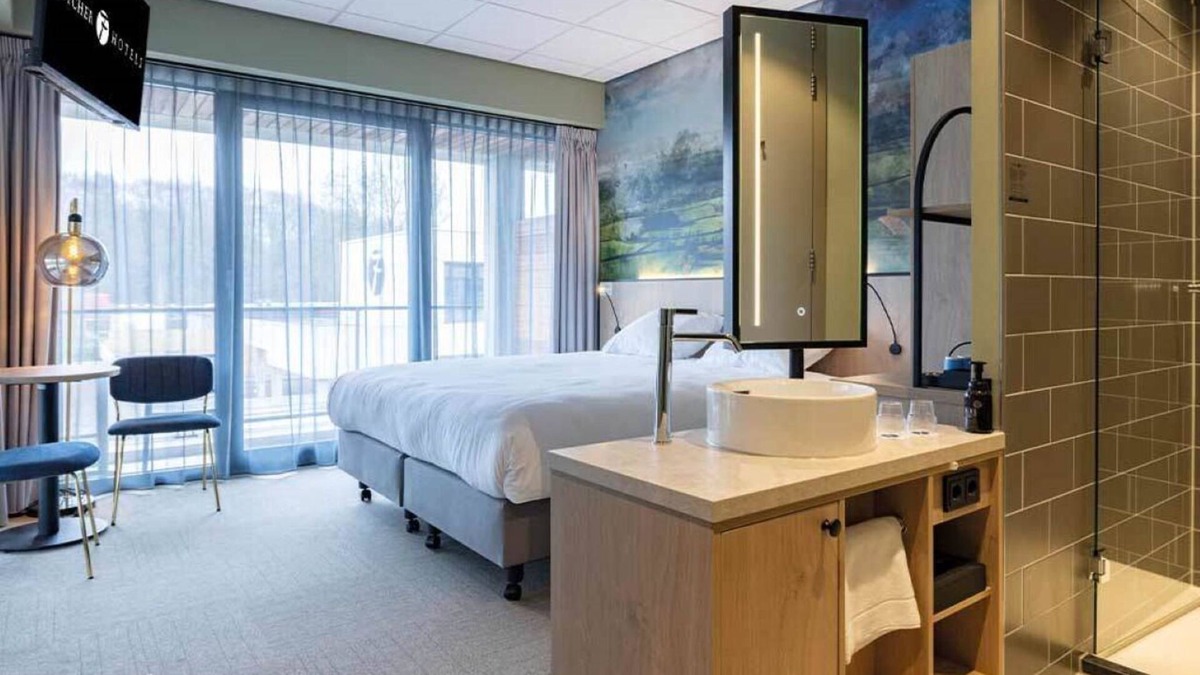 Marknesse Hotel | Modern Room Ideal for Exploration of Batavia Fashion Outlet - 3 Units