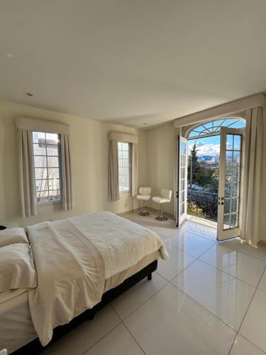 Bosques de las Lomas House | Modern room with balcony