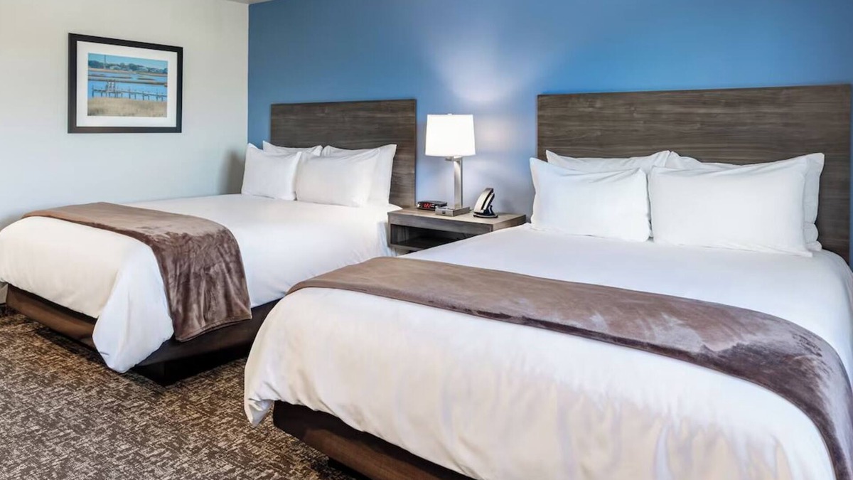 Mitchell Hotel | Modern Room with Full Kitchen and Pet-Friendly - Easy Access to Corn Palace