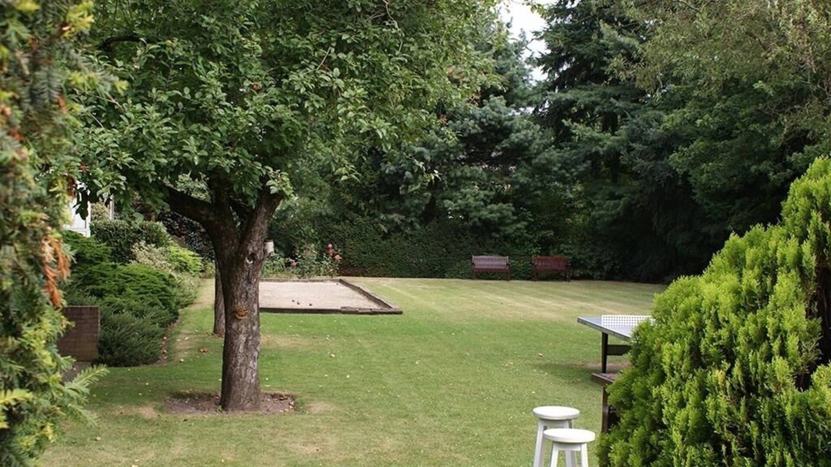 Vlijmen Hotel | Modern Room with Garden Access and Free Parking in Vlijmen, Near Nature Trails