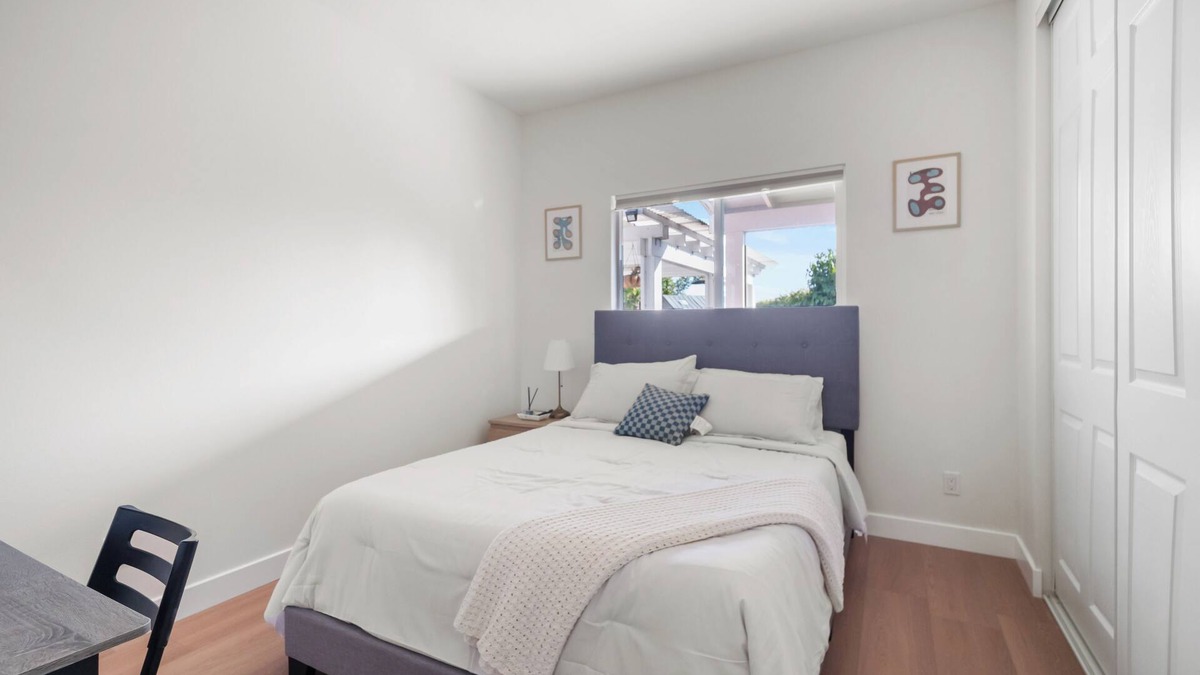 Mira Mesa House | Modern Room with Private Bath in Peaceful Home