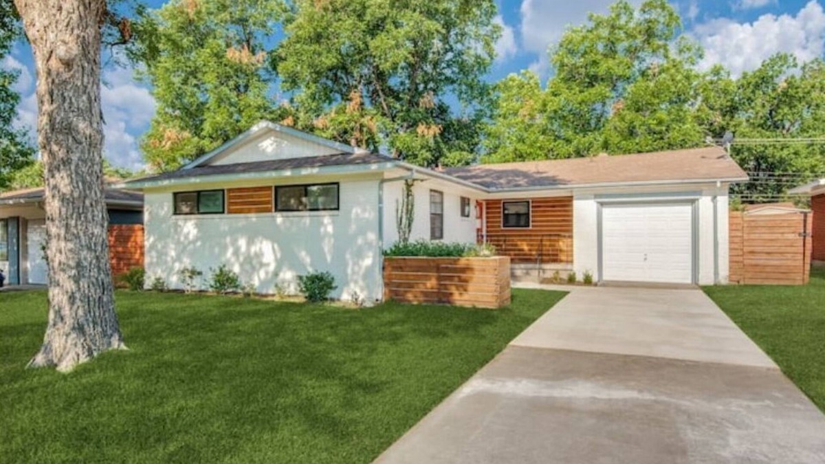 Northwest Dallas House | Modern, Roomy, Game Room, Patio, Family Home, On-Site Parking