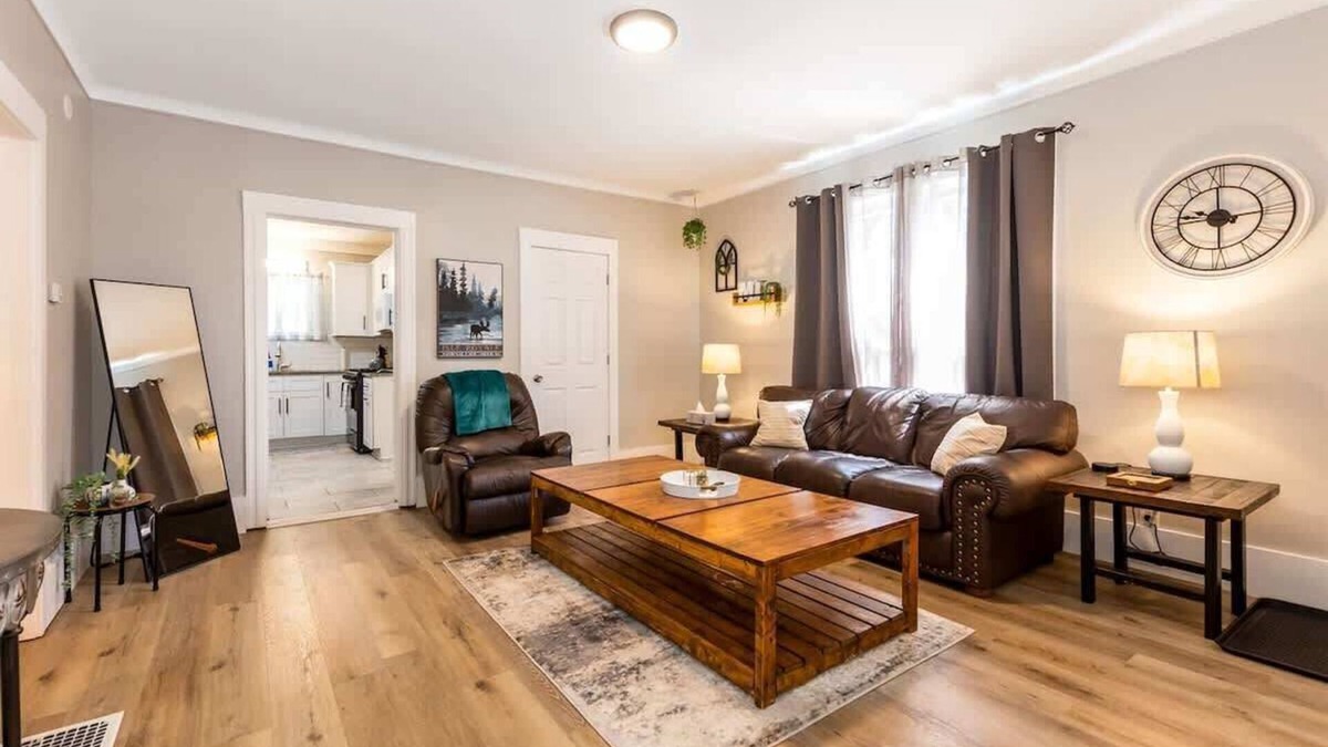 Mount Clemens Apartment | Modern, Rustic[3BR/1.5BA]Townhome in Mt. Clemens