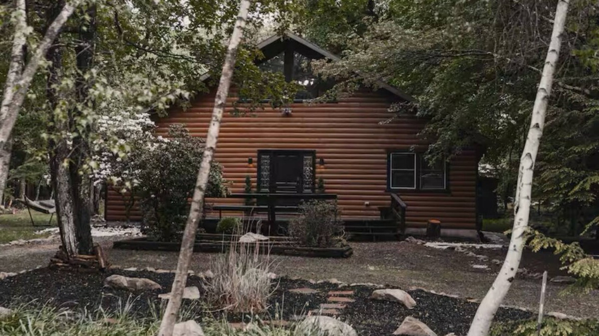 Albrightsville Cabin | Modern Rustic Cabin, Hot tub,Movie Projector,Fireplace n