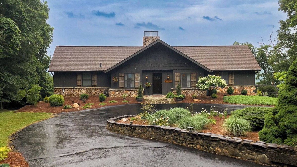 Roaring Gap House | Modern rustic home with spectacular mountain views and sunsets!