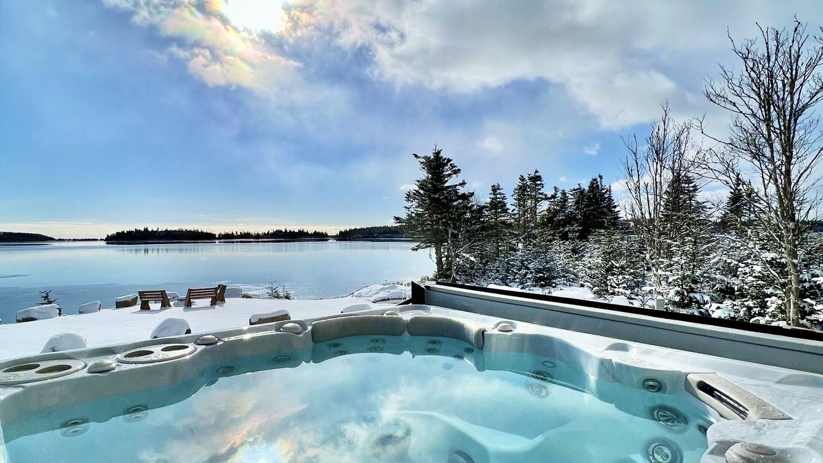 Saint Esprit Cottage | Modern Rustic Lake Cottage w. Priv Luxury Hot Tub