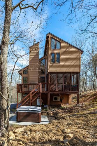 Bushkill House | Modern Rustic Lodge! Sauna, Game Room, Jacuzzi