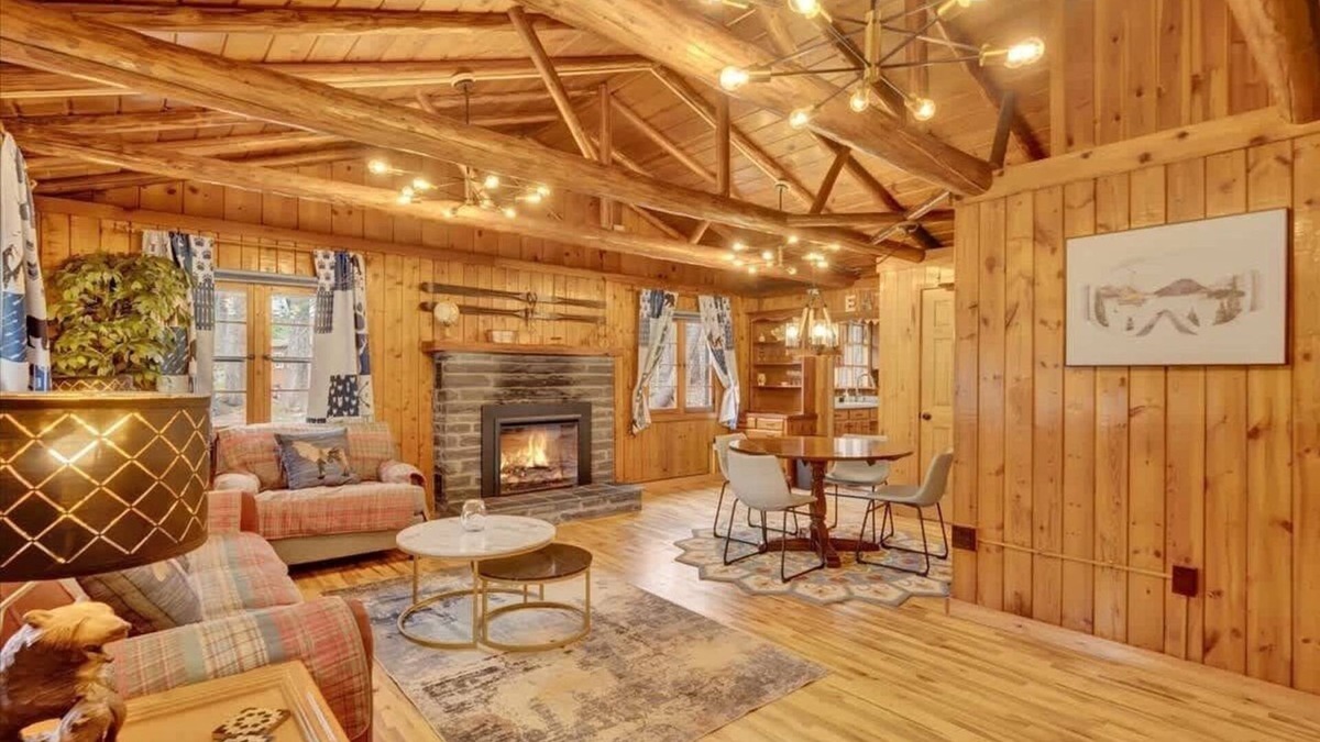 Pocohanna Cabin Colony Cabin | Modern & Rustic Pocono Cabin | Fireplace | Firepit