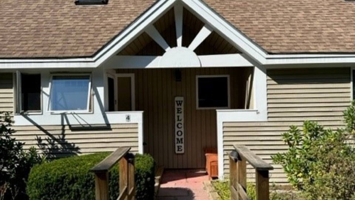 Thornton Condo | Modern Rustic townhouse close to everything NH! Work and play year round.