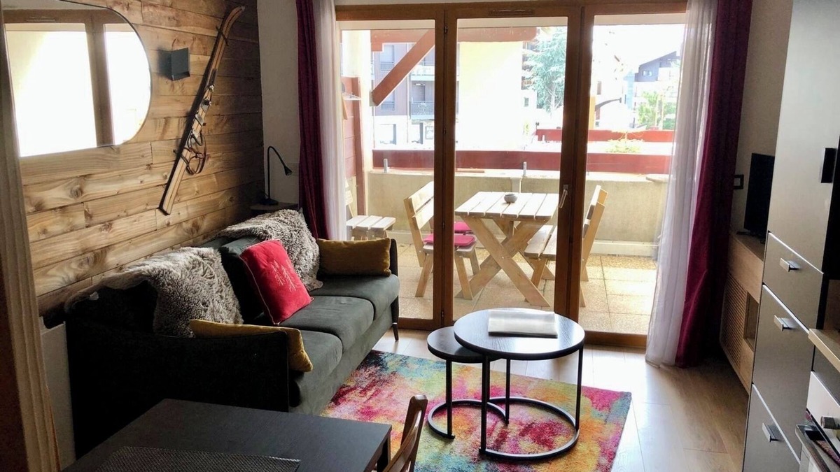 Saint-Etienne-de-Tinee Apartment | Modern studio centrally located in Auron with Mountain View's.