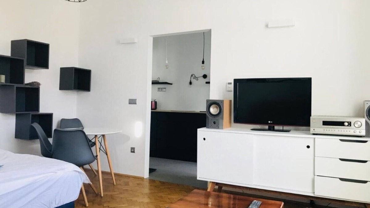 Maribor Apartment | Modern Studio in the Heart of Maribor with Stunning Sunset Views