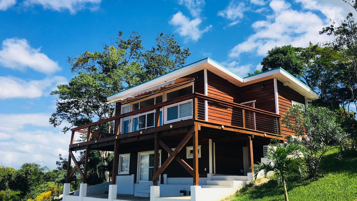 San Ignacio House | Modern San Ignacio House With Wifi, A/C and Cable TV