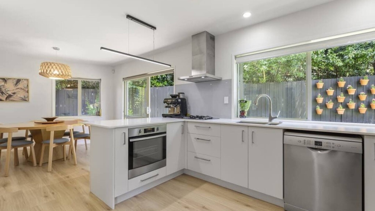 Greenlane - Ellerslie House | Modern Sanctuary on the reserve