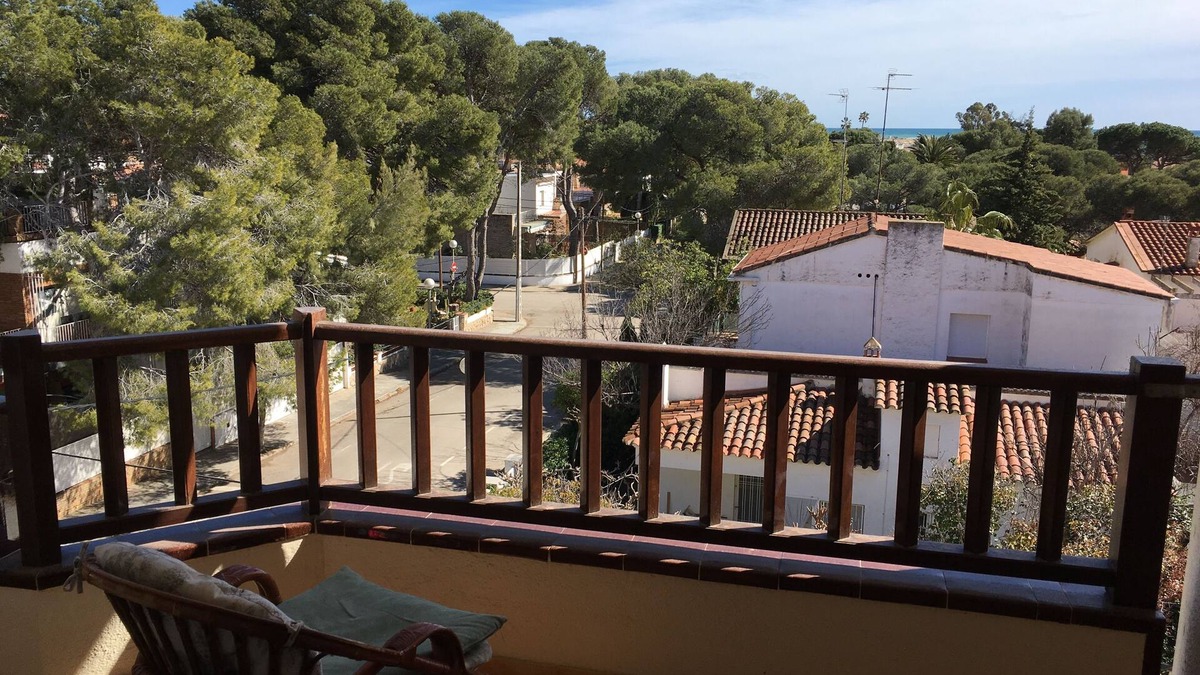 Comarruga Apartment | Modern sea view apartment, 2 steps from the beach, near Barcelona