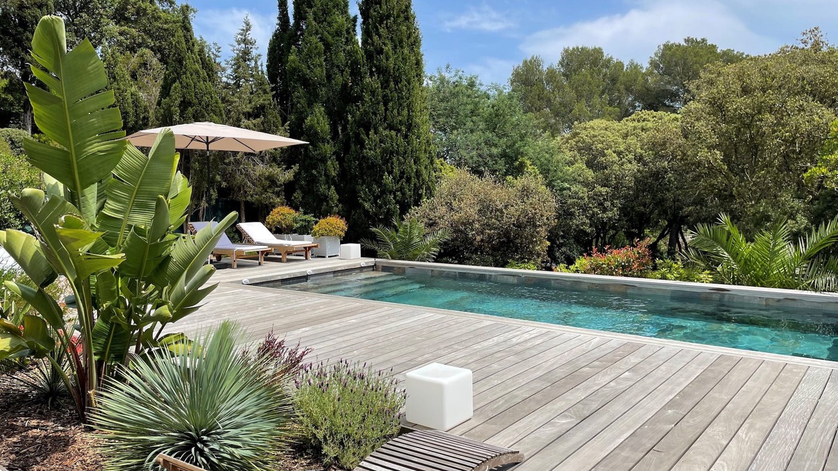 Cap Benat Villa | Modern seaside villa with swimming pool in private estate Gaou Bénat