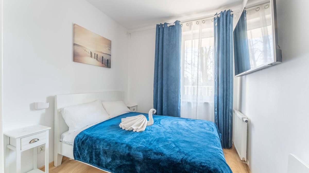 Kolobrzeg Apartment | Modern Seaside Apartment with Pool & Balcony