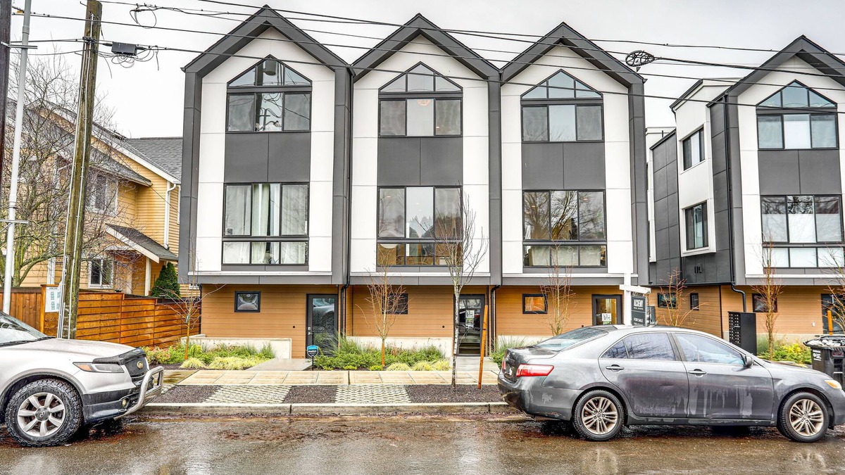 Brighton House | Modern Seattle Townhome: Walk to Light Rail!