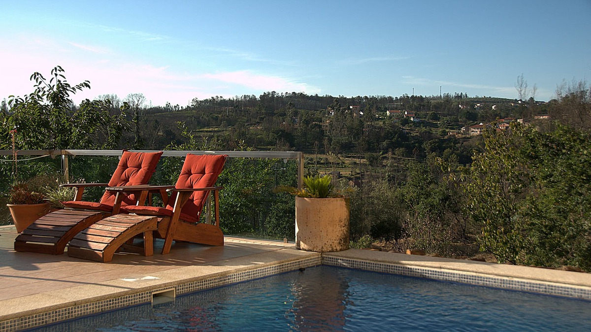 Vila Pouca da Beira Apartment | Modern self-catering apartment with pool, garden & mountain view, sleep up to 3