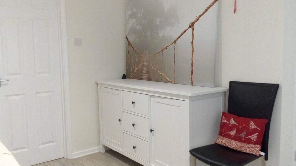 Shaftesbury Apartment | Modern Self-Contained Studio in Shaftesbury