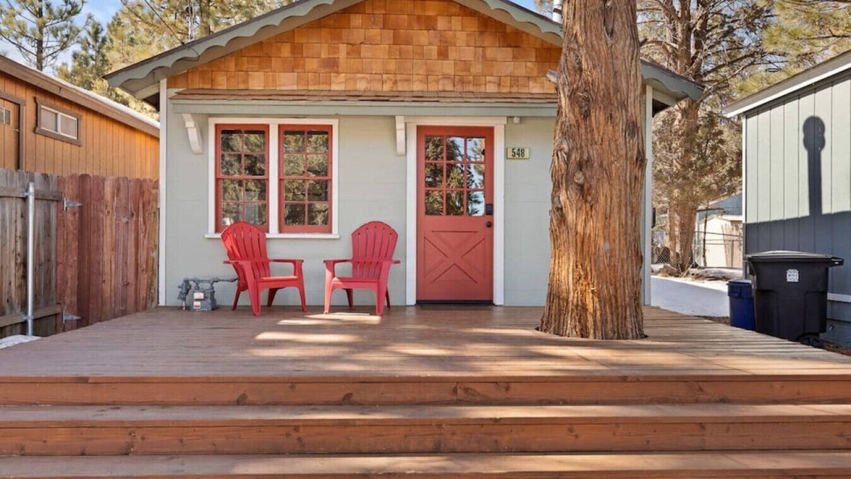 Sugarloaf House | Modern spruce · Modern Chic Spruce Retreat - Hot Tub + AC + Pets
