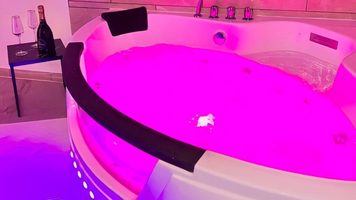 Brunoy Apartment | Modern Spa - Cozy & Chic Jacuzzi/Hyper center 🌹