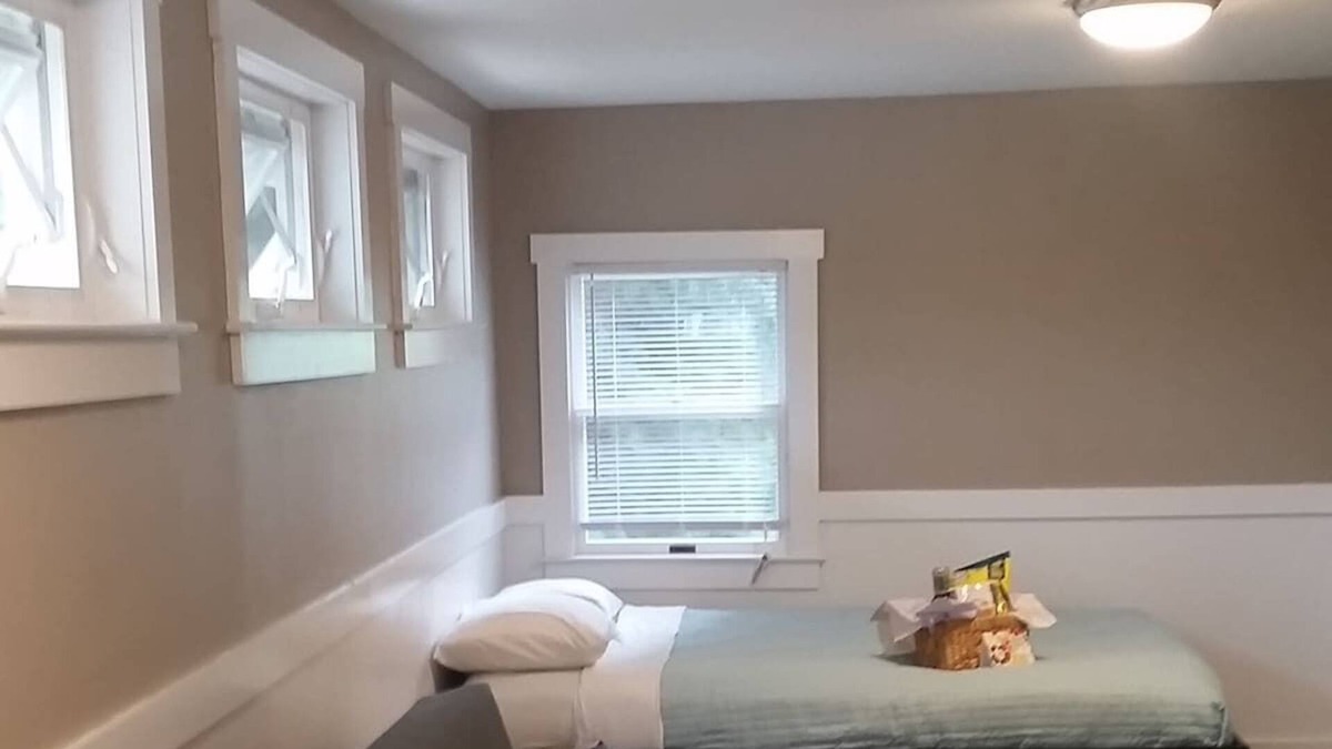 Linwood Apartment | Modern Space in Desirable Linwood