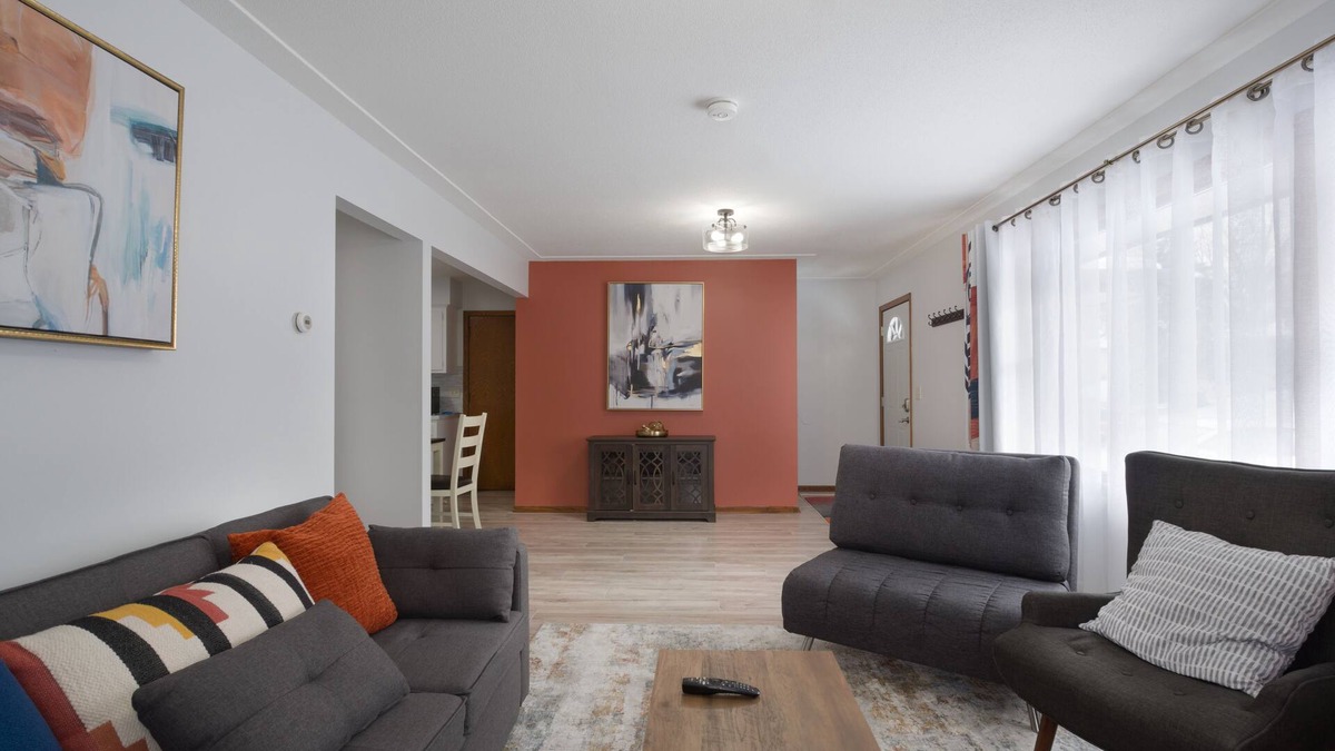 Columbia Heights House | Modern, spacious 3BDR house 15 min to Downtown Minneapolis