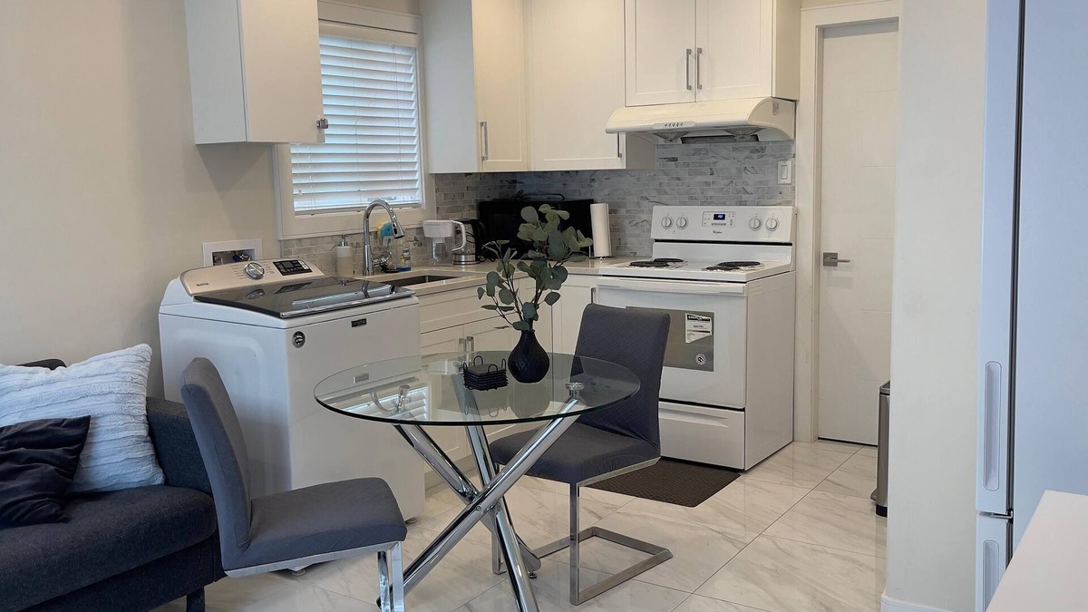 Knight Apartment | Modern & Spacious 1BR ~ minutes away from Main St.