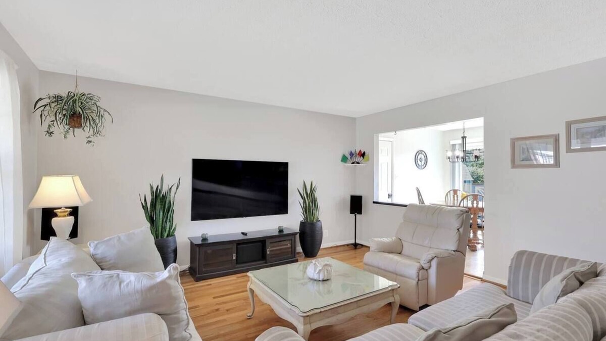 Speedway House | Modern, spacious 3 BR/2 BA in Speedway w/beautiful outdoor deck and landscaping
