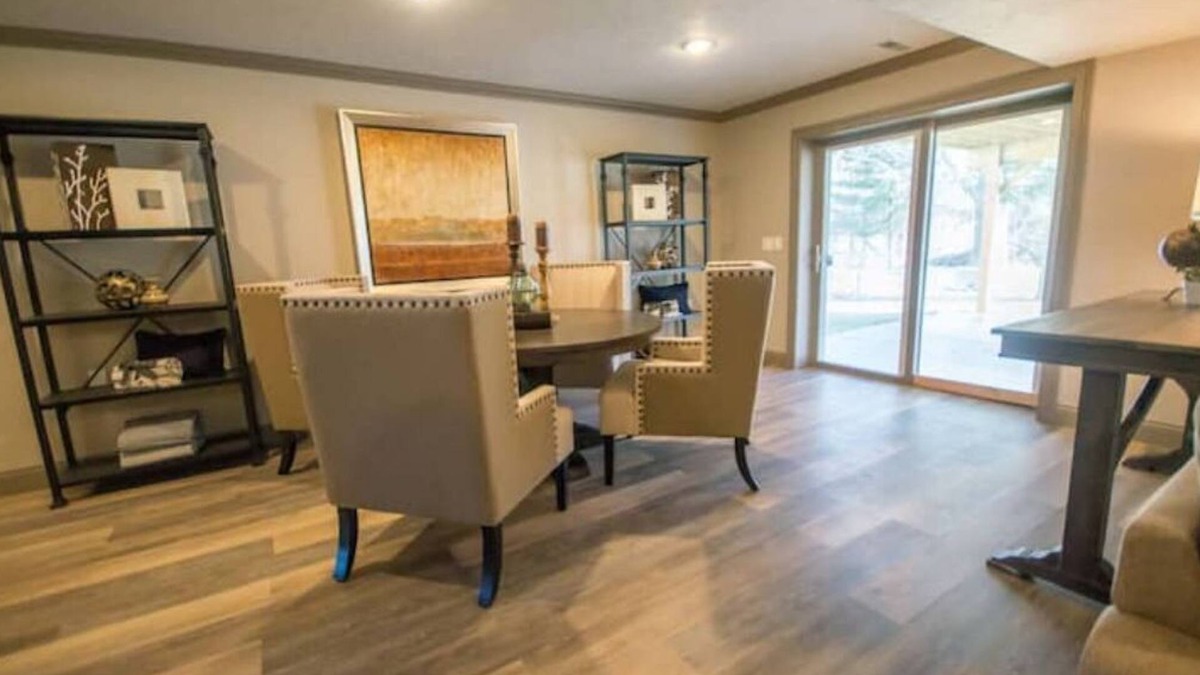 Orange Prairie House | Modern Spacious 4 Bdrm 3.5 bath