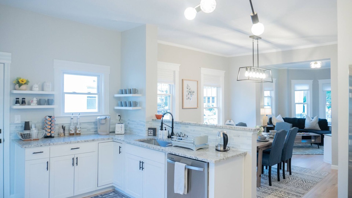 Worcester House | Modern & Spacious 4 Bedroom Single Family Home