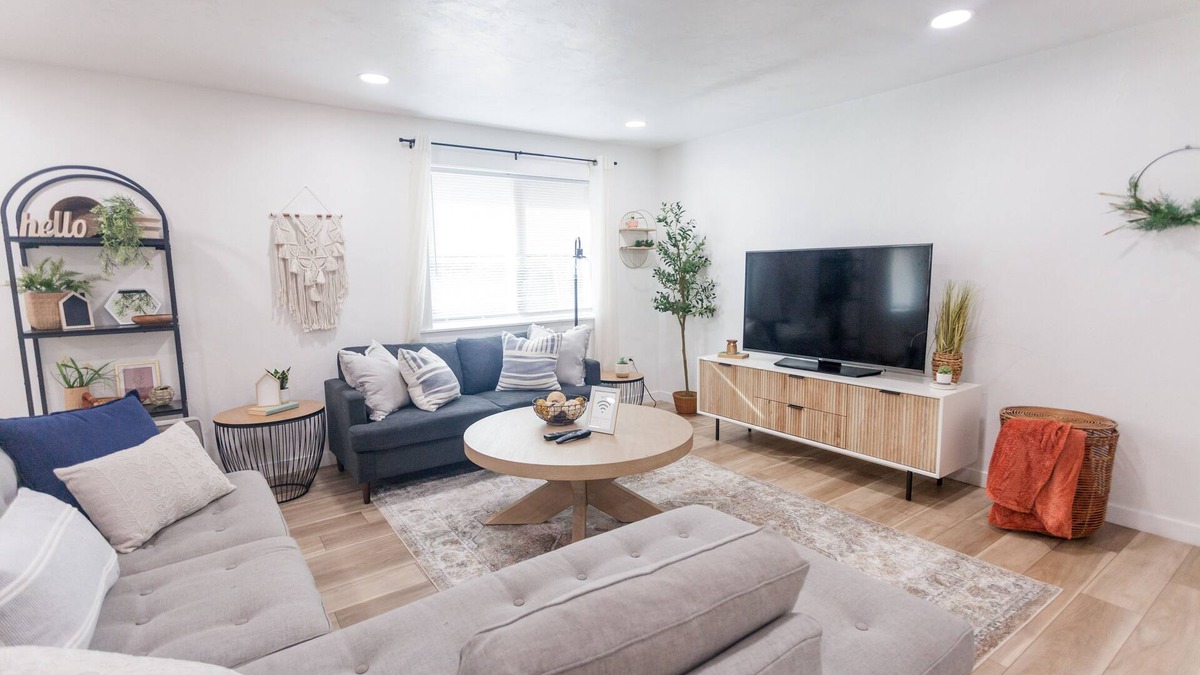 Eugene House | Modern & Spacious 4-bedroom Home 15 min to U of O, 11 min from Airport