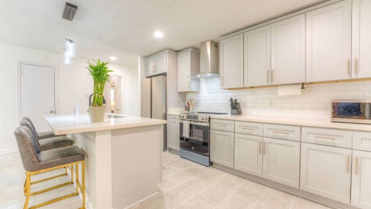 Raleigh House | Modern Spacious 4 BR Cottage