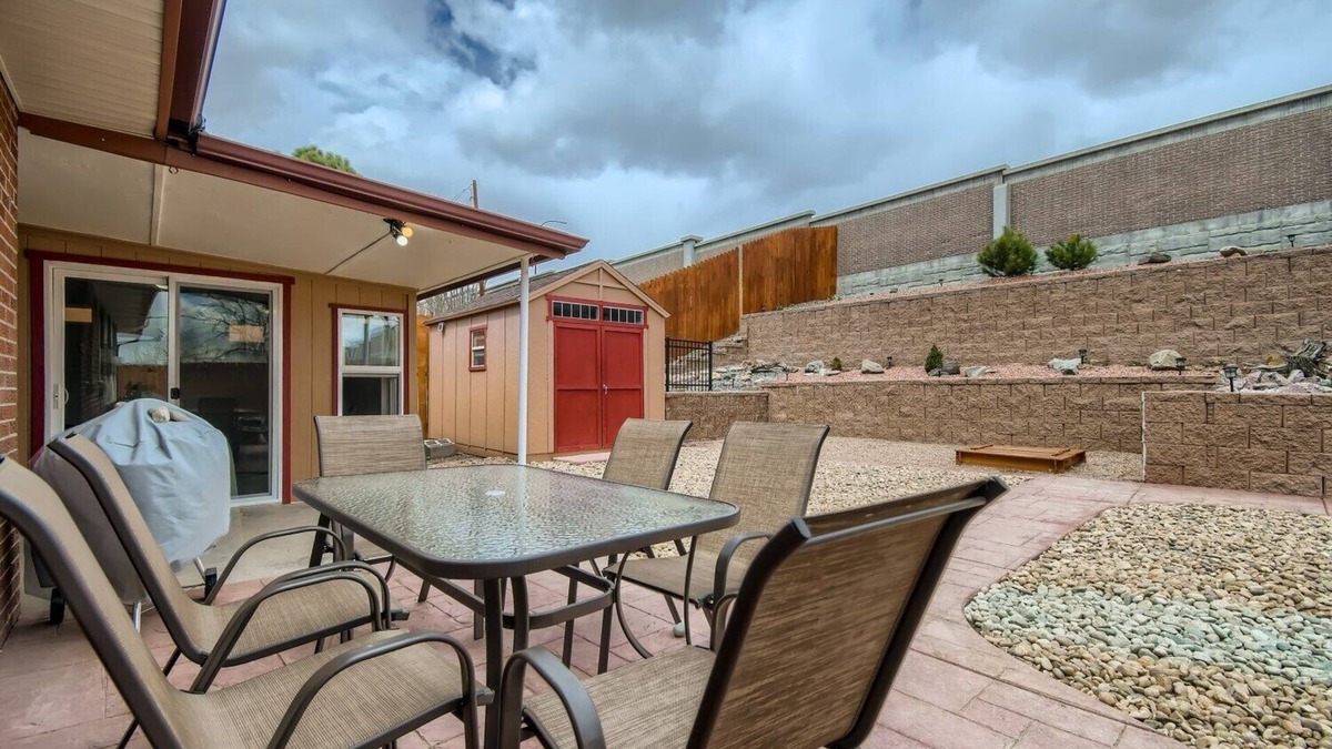 Lamar Heights Area House | Modern & Spacious - 5 King Beds With Private Backyard Oasis & Sunroom
