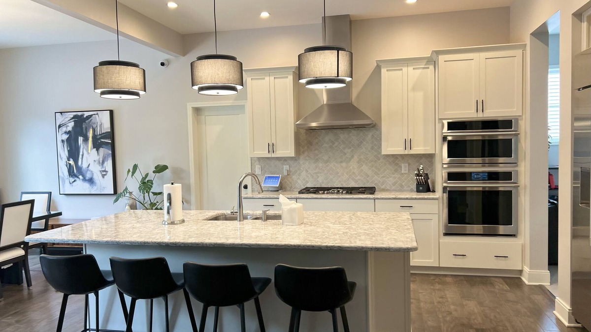 Newtonville House | Modern Spacious 6-Bedroom - Track Season Retreat - 20 min from Track