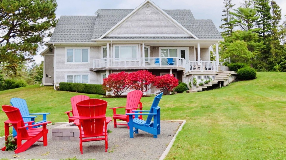 Stanley Bridge House | Modern, spacious 4 bedroom waterfront vacation home near Cavendish