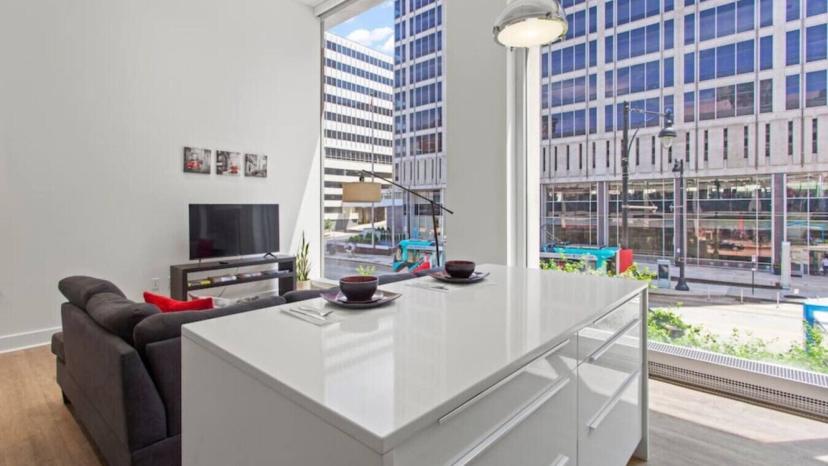 Downtown Kansas City Apartment | ☆ Modern, Spacious, Cozy Downtown KC ☆