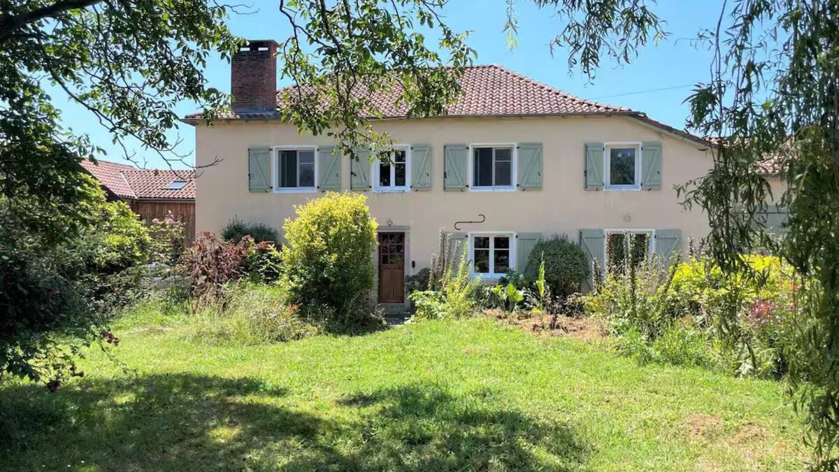 Baigts-de-Bearn House | Modern, spacious Des Cîmes gîte in beautiful natural surroundings