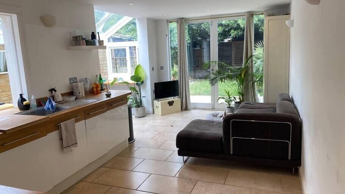 Southfields Apartment | Modern, Spacious 1 Bedroom Garden Flat SW18