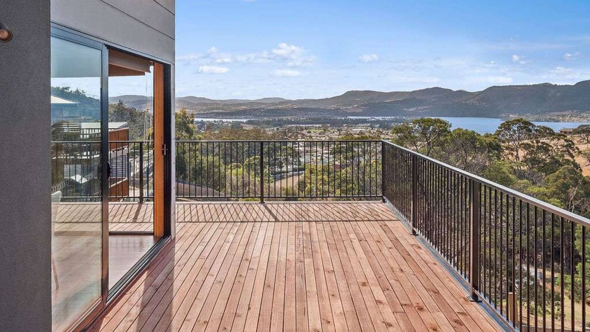 Berriedale House | Modern, spacious & sunny home with stunning views