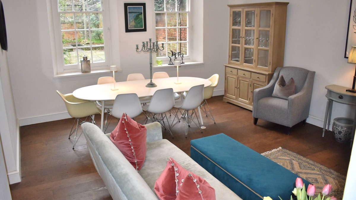 Chichester House | Modern, Spacious Town House Located in Central Chichester and Sleeping 8 - Dogs very welcome!