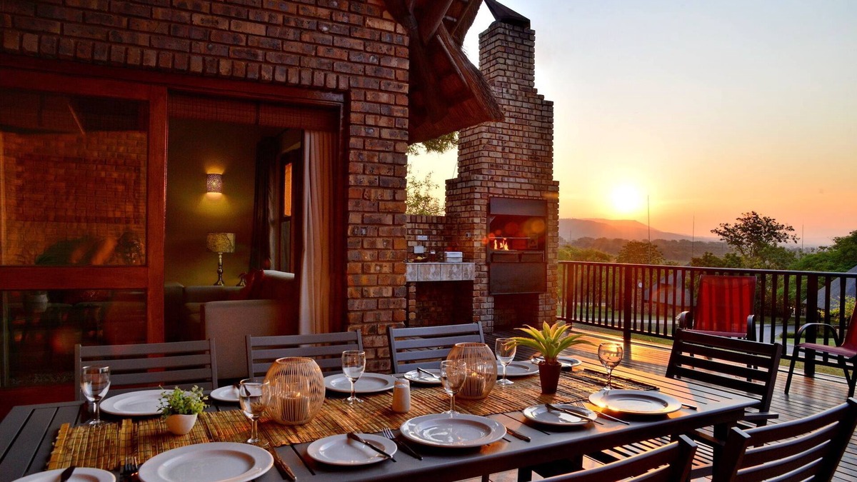 Hazyview Cabin | Modern & spacious villa minutes from Kruger National Park.