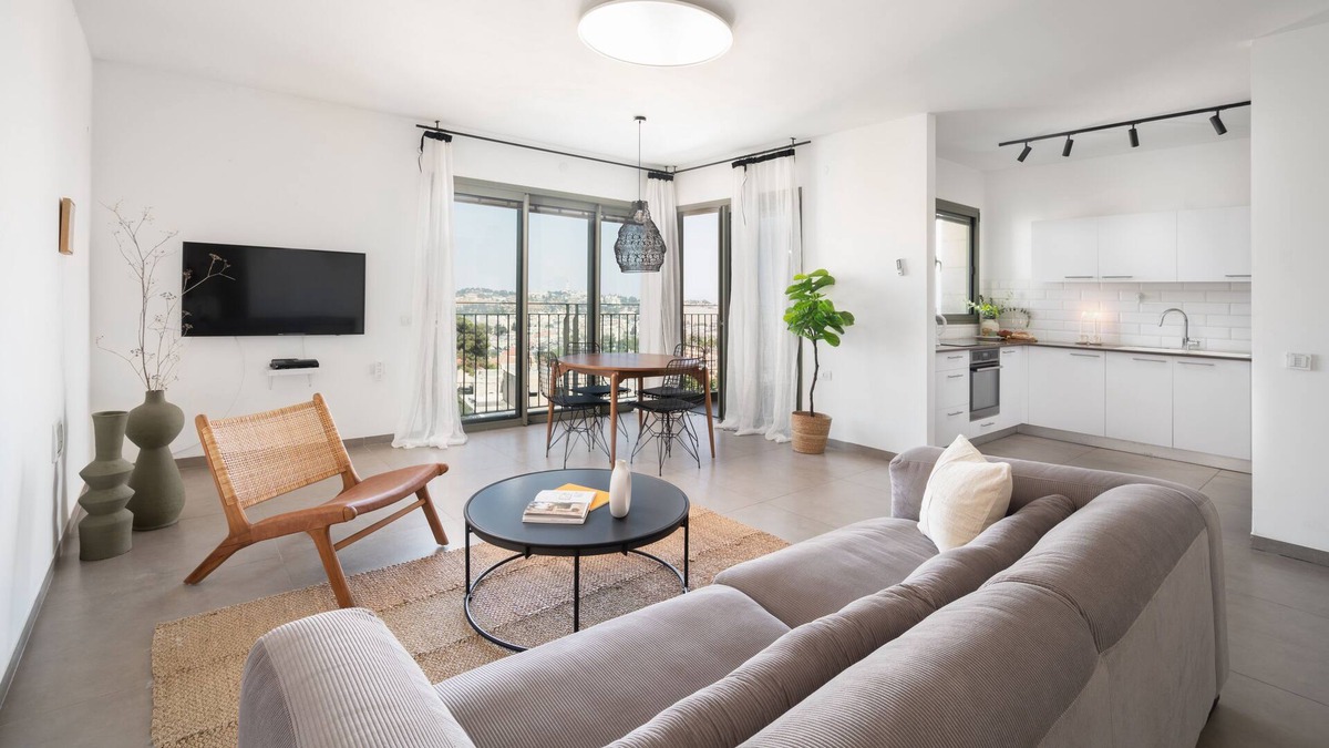 Mea She'arim Apartment | Modern Spacious W/Balcony & Panoramic Views of Old City!!