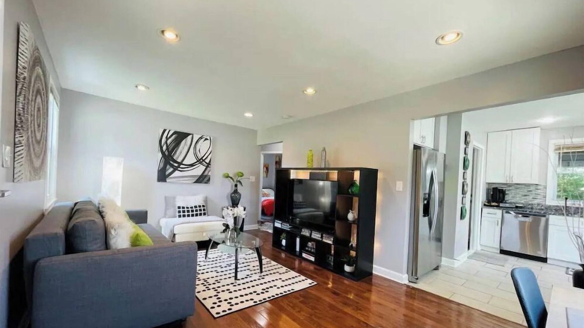 Wheaton-Glenmont House | Modern & Spacious-walk to metro w/parking On-site