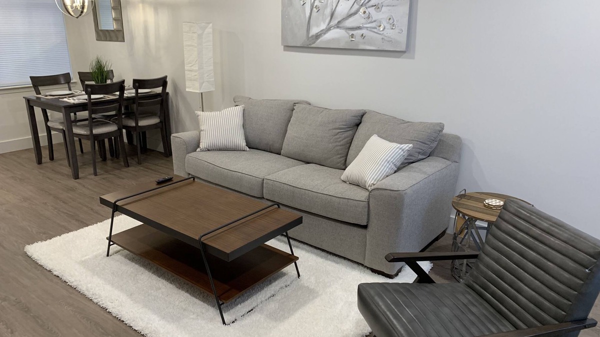 College Park Condo | Modern Springhill condo with pool, desirable location!