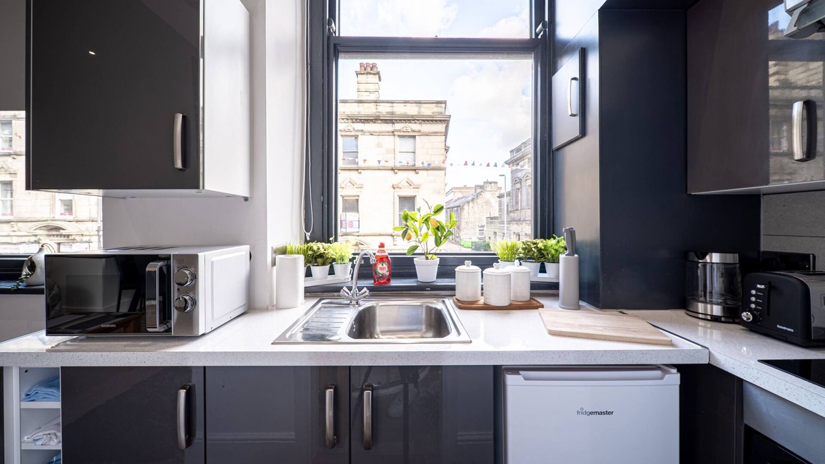 Barnsley Apartment | Modern Stay in Barnsley for Work & Leisure