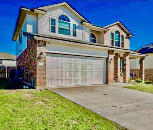 Killeen House | Modern Stay in Killeen